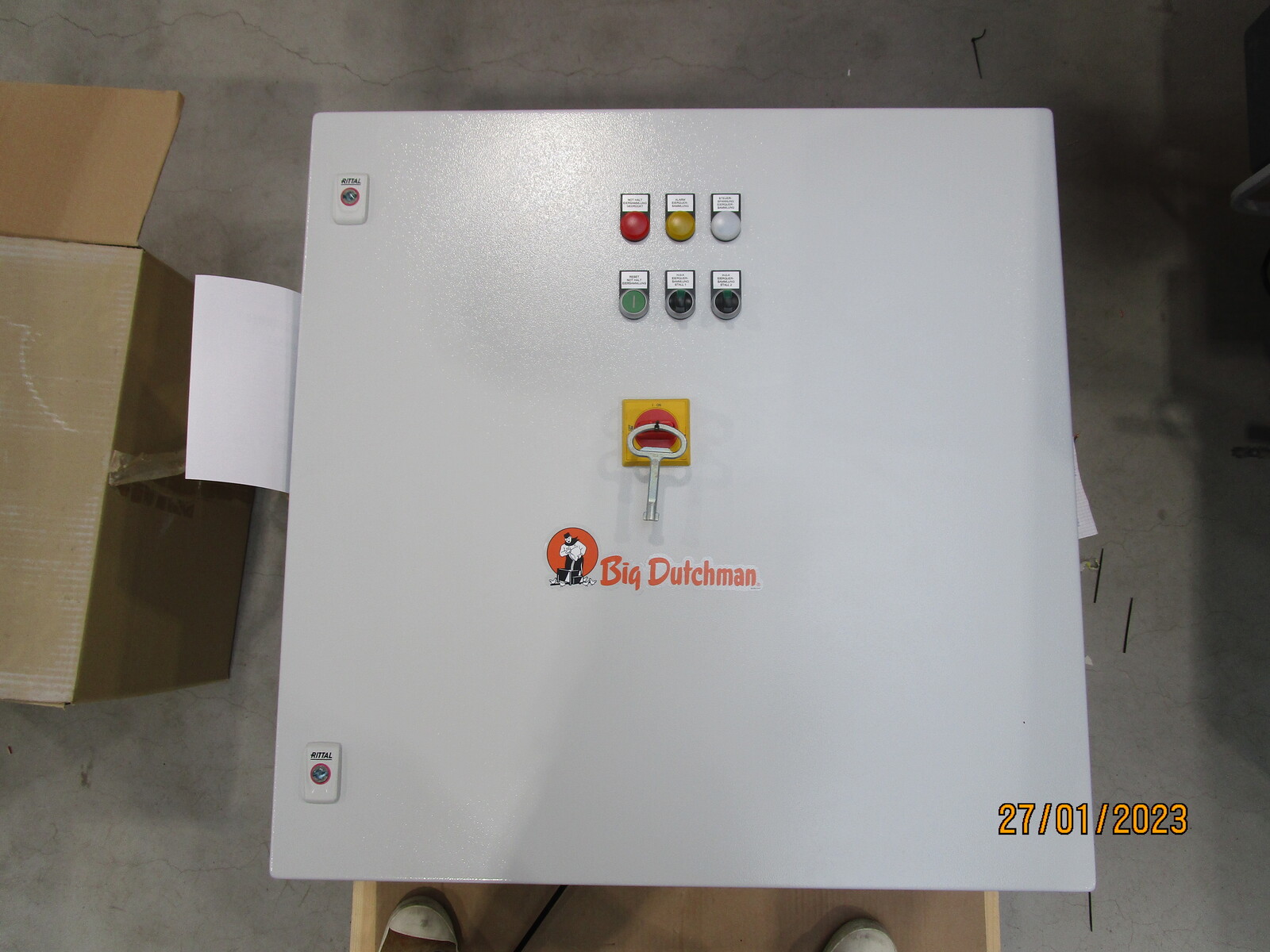 Switch cabinet egg collection